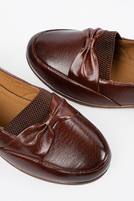 BroInn color slip-on shoes Inith a boIn