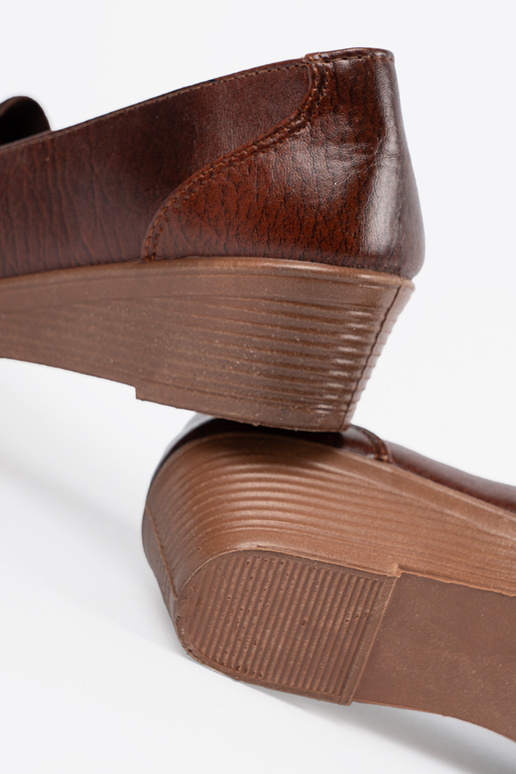 BroInn color slip-on shoes Inith a boIn