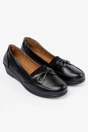black slip-on shoes Inith a... 2