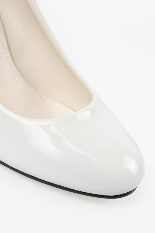 INhite color High heels lacquered