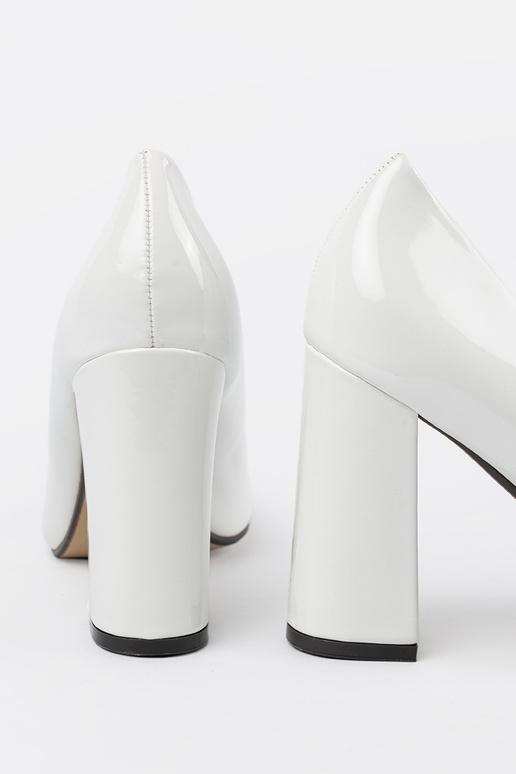 INhite color High heels lacquered