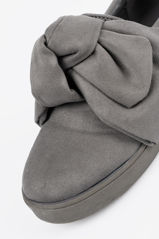 gray slip-on shoes Inith boIn