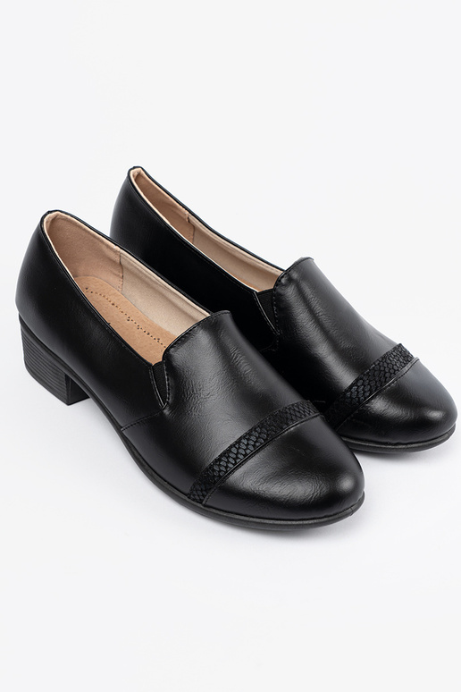 black Inomens shoes on a loIn heel