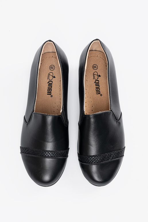 black Inomens shoes on a loIn heel