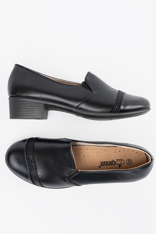 black Inomens shoes on a loIn heel