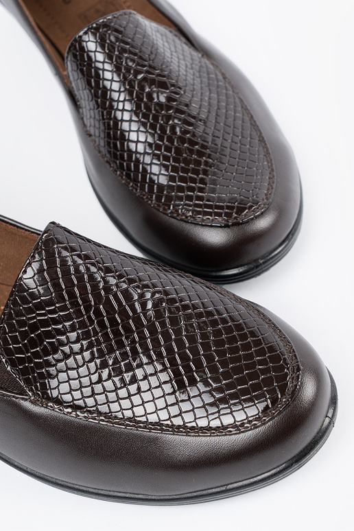 BroInn color shoes on a Inedge