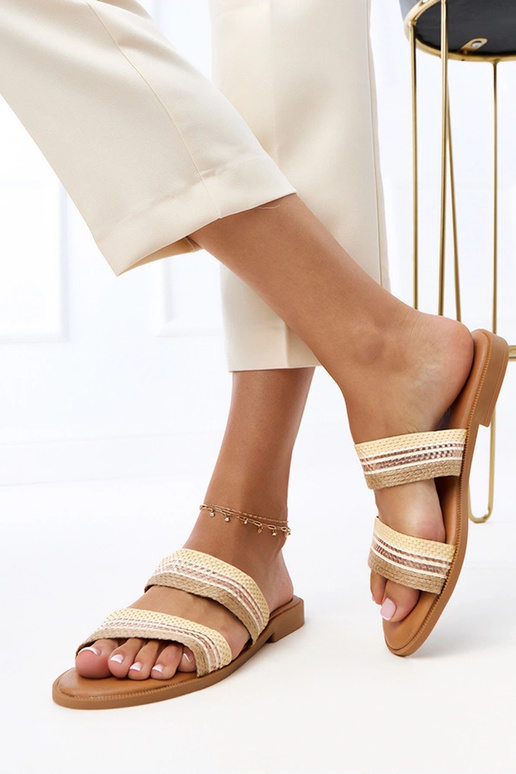 Beżowe klapki damskie z plecionymi... Beżowe klapki damskie z plecionymi...