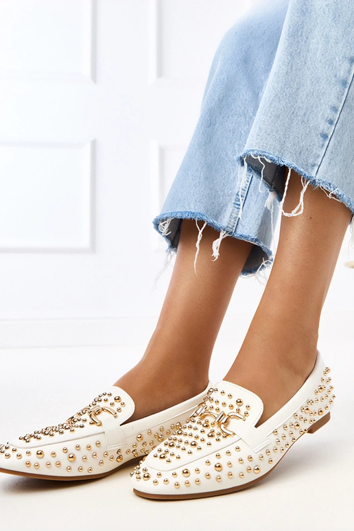 Białe mokasyny zdobione ćwiekami Lea Białe mokasyny zdobione ćwiekami Lea