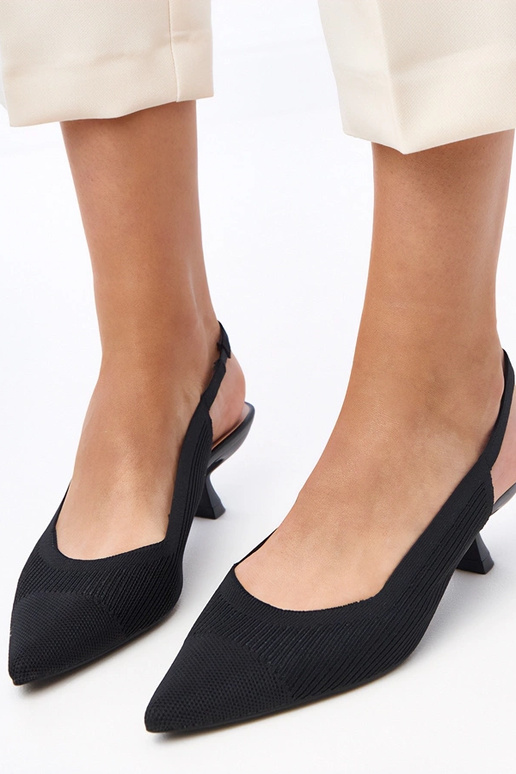 Czarne czółenka materialowe na niskim... Czarne czółenka materialowe na niskim...