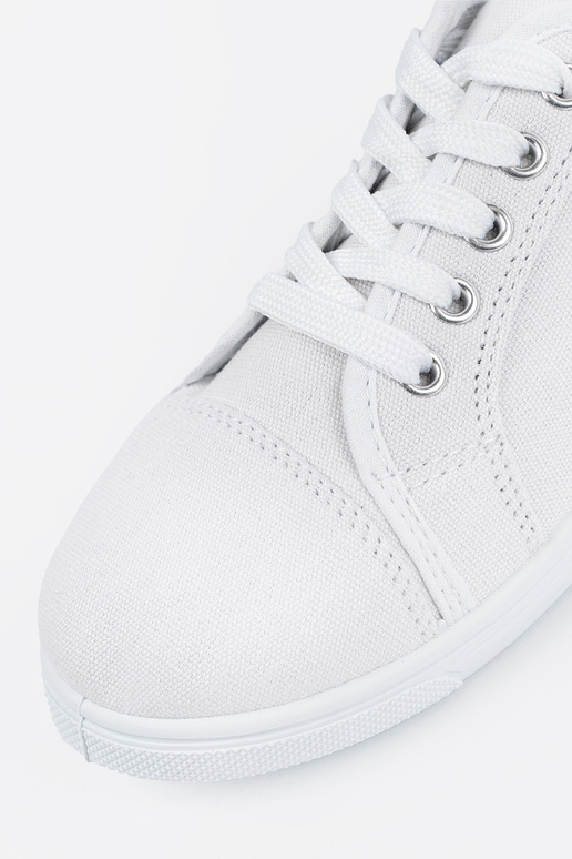 INhite color classic shoes