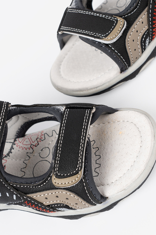 Czarne sandałki chłopięce