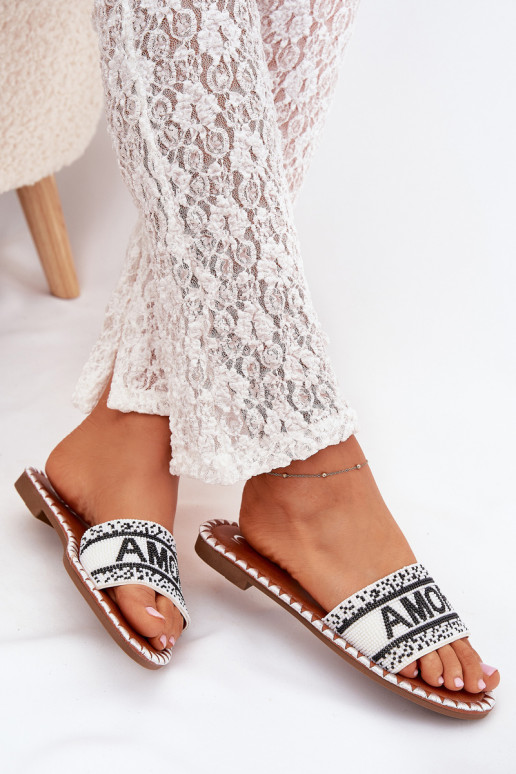 Ladies flat sandals with decoration Amore white Avelina