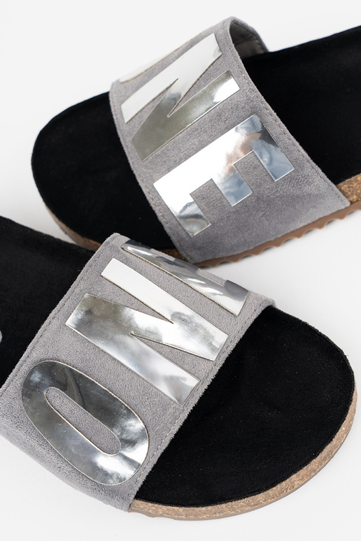 Slippers z metallicm naprintingiem ONE