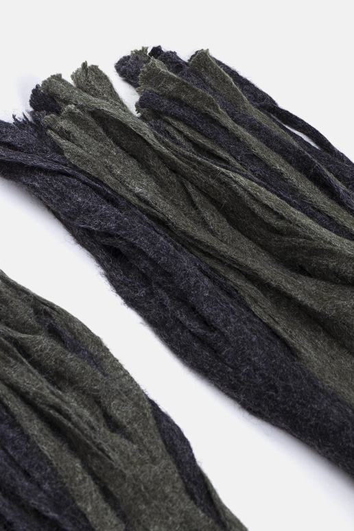 Zielono-szary szal z frędzlami Lana