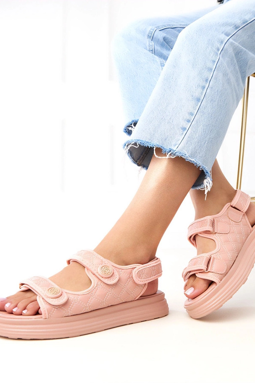 Różowe sandały z regulowanymi paskami... Różowe sandały z regulowanymi paskami...