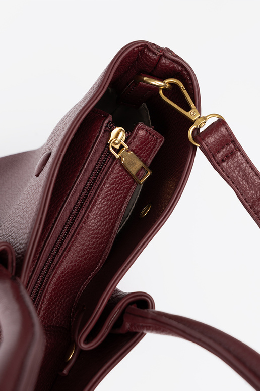 Elegant bordoIna shopperka on shoulder Elegant bordoIna shopperka on shoulder