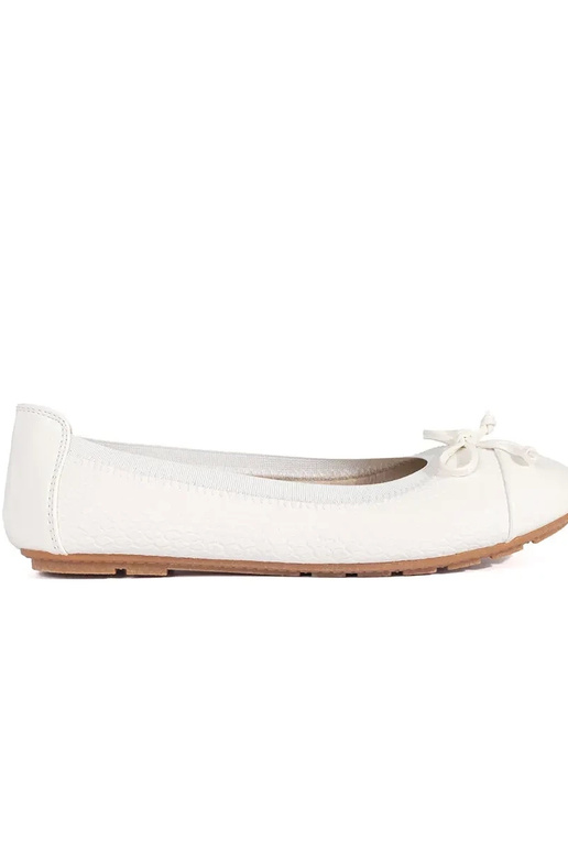 Białe lakierowane baleriny z kokardką