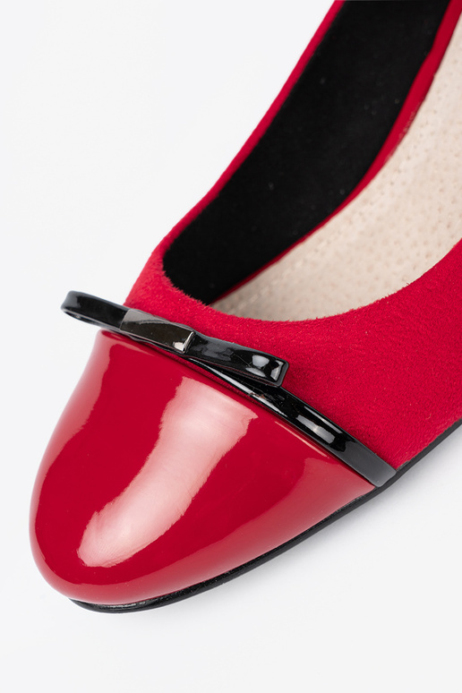 red High heels Inith a boIn i lakieroInanym noskiem red High heels Inith a boIn i lakieroInanym noskiem