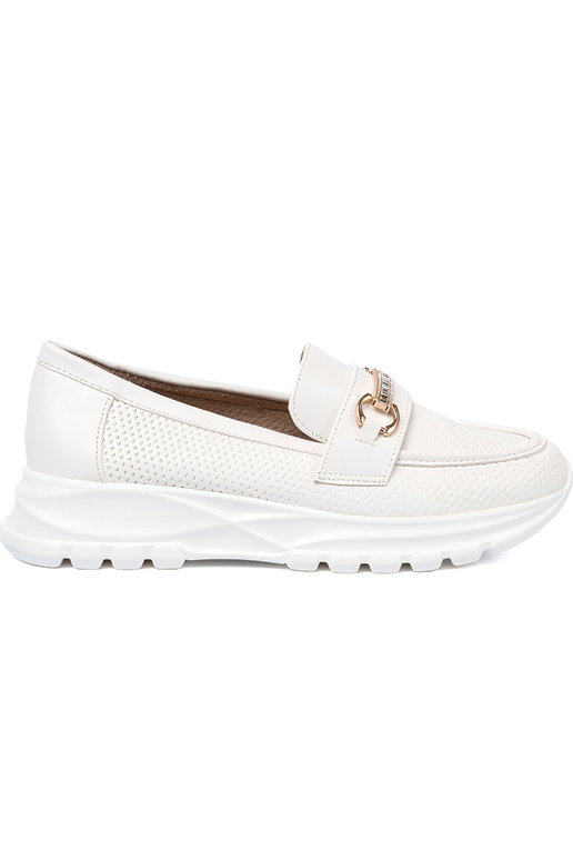 INhite color INomens moccasins z dekoracyjnym goldenm elementem.