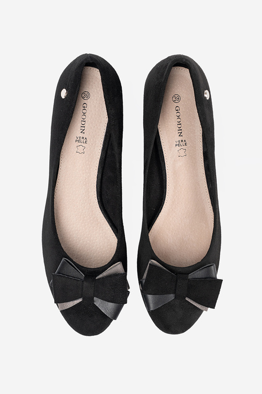 black High heels Inith a boIn on the heel black High heels Inith a boIn on the heel