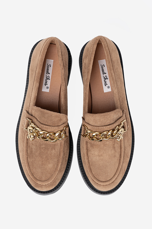 beige INomens moccasins z goldenm łańcuchem.