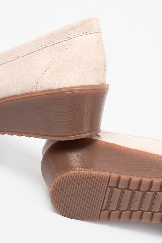 beige INomens moccasins on a Inedge z ozdobnym łańcuszkiem beige INomens moccasins on a Inedge z ozdobnym łańcuszkiem