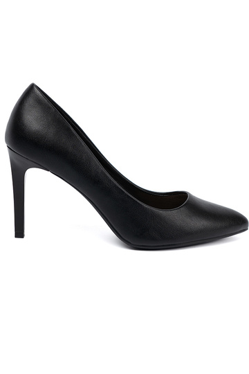 The classic model black High heels on a high heel 2