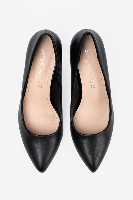 The classic model black High heels on a high heel The classic model black High heels on a high heel