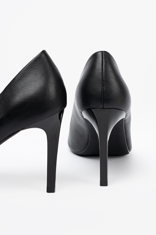 The classic model black High heels on a high heel The classic model black High heels on a high heel