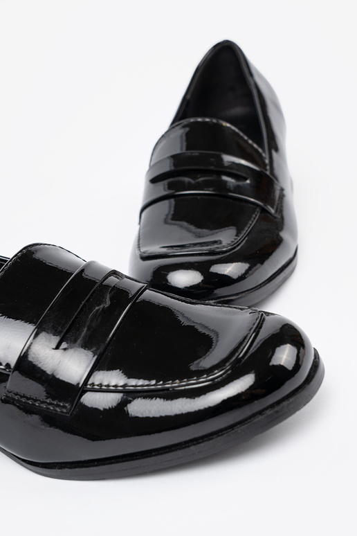 Czarne loafersy na obcasie
