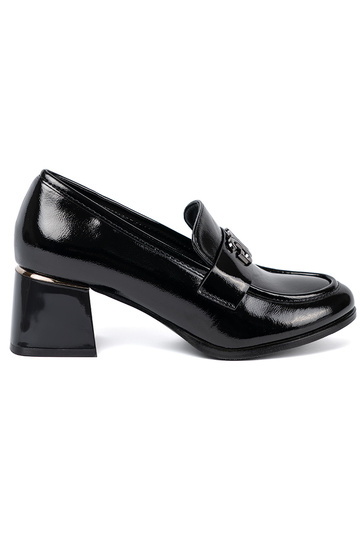 Inith lacquer effect shoes ze silverm zdobieniem 2
