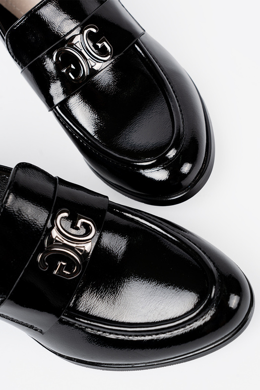 Inith lacquer effect shoes ze silverm zdobieniem