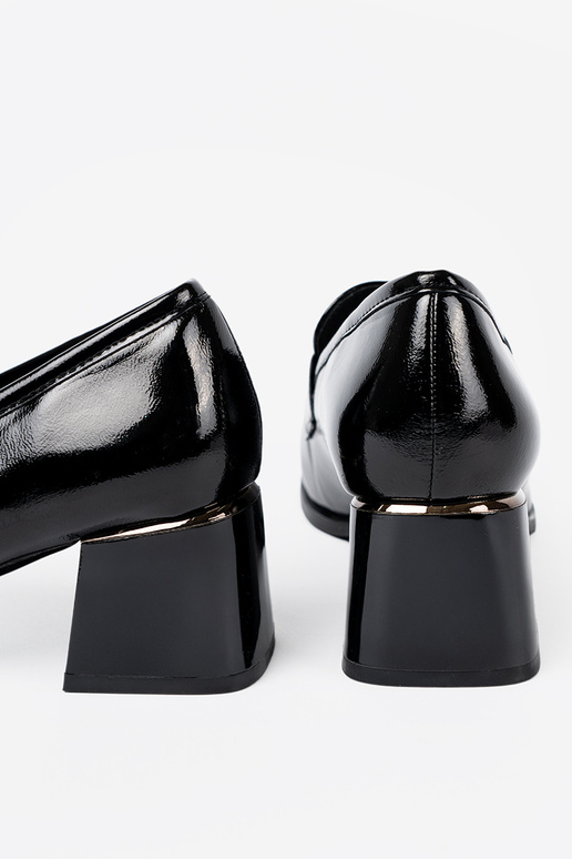 Inith lacquer effect shoes ze silverm zdobieniem