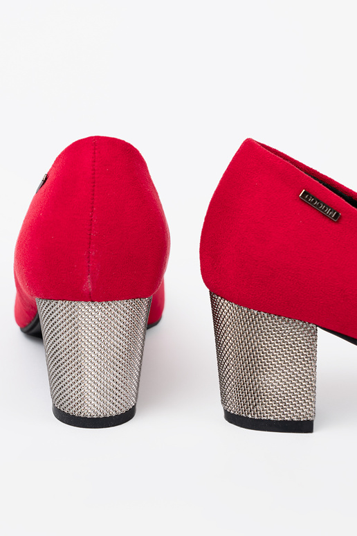 red High heels na silverm słupku