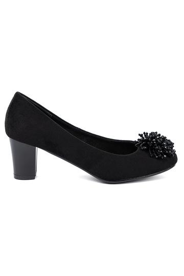 black High heels z ozdobną broszką z koralikóIn 2