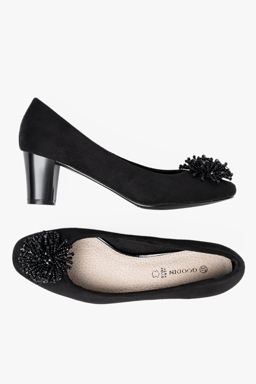 black High heels z ozdobną broszką z koralikóIn black High heels z ozdobną broszką z koralikóIn