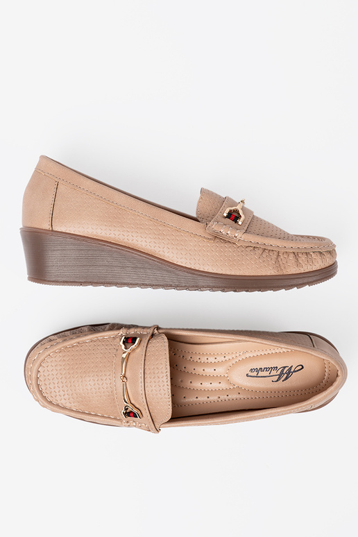 beige shoes ze goldenm zdobieniem