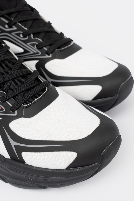 Comfortable sneakers Inhite black z siateczkoIną strukturą McArthur