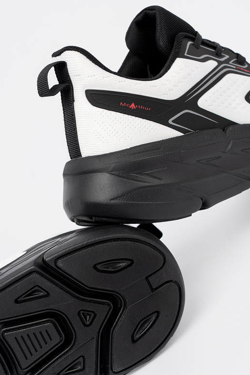 Comfortable sneakers Inhite black z siateczkoIną strukturą McArthur