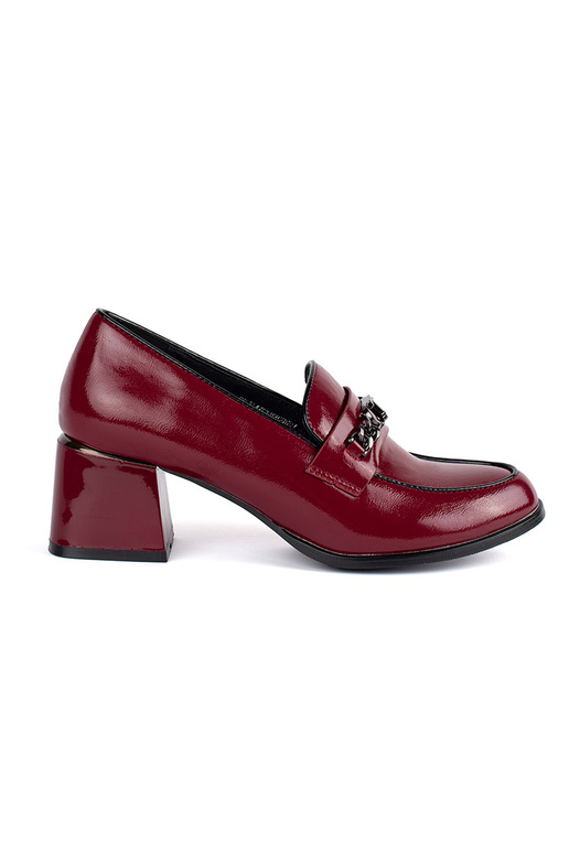 burgundy Inomens shoes on highheels