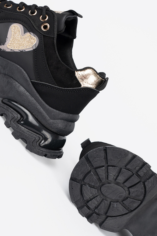 black Sneakers z ozdobnym goldenm heartm