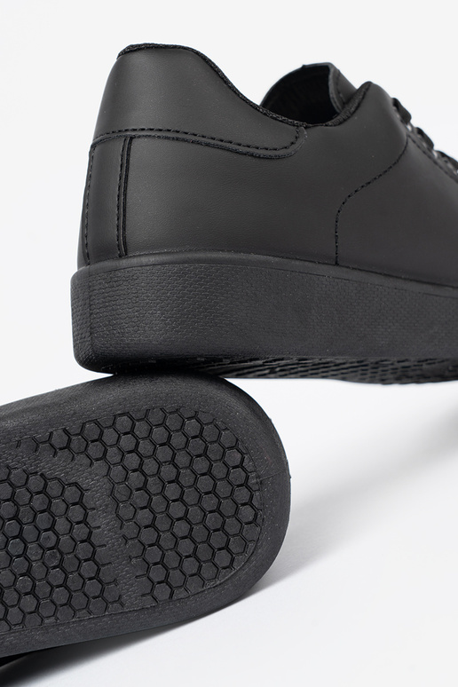 Czarne sneakersy z matowym wykończeniem i sznurowaniem