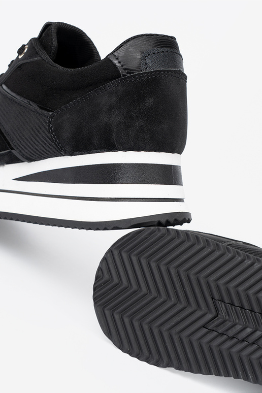 Nowoczesne czarne sneakersy z połyskującymi wstawkami