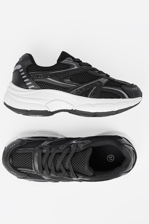 Czarne sneakersy z siateczką i białą podeszwą