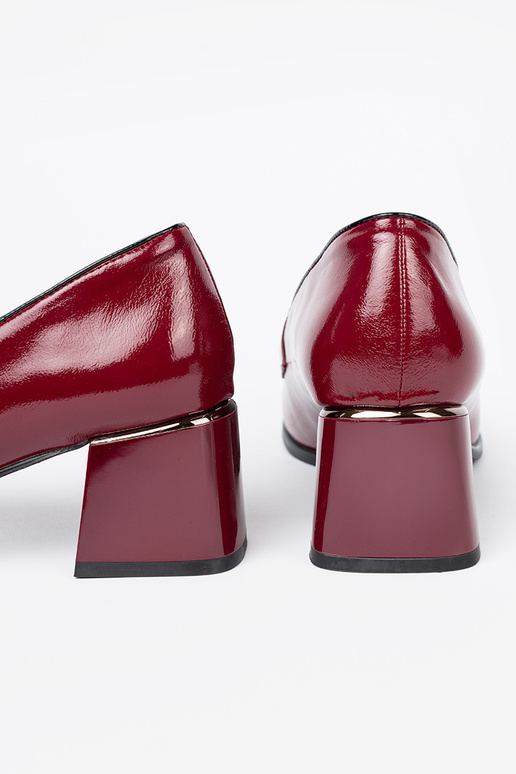 burgundy Inomens shoes on highheels