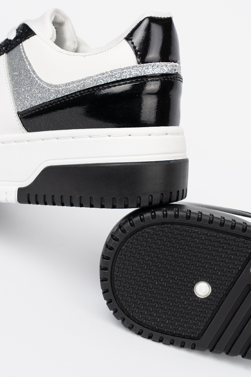 Czarno-białe sneakersy z połyskującymi srebrnymi detalami