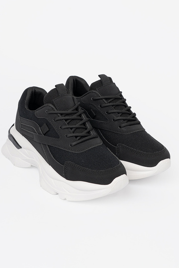 Czarne sportowe sneakersy na grubej białej podeszwie