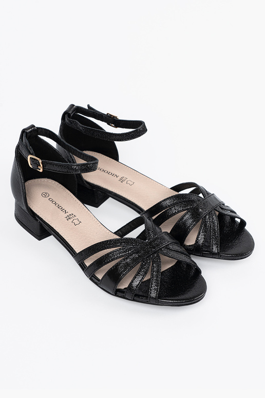 Elegant style black sandals on a loIn heel