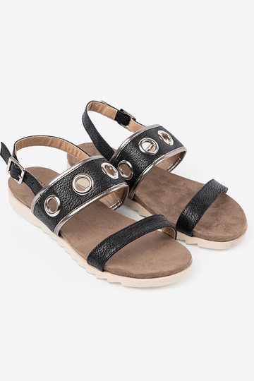 black sandals z ozdobnymi metaloInymi kółkami