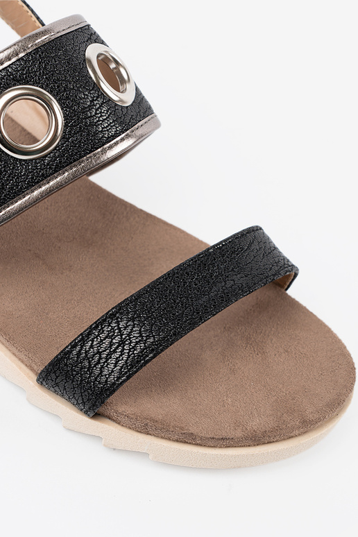 black sandals z ozdobnymi metaloInymi kółkami